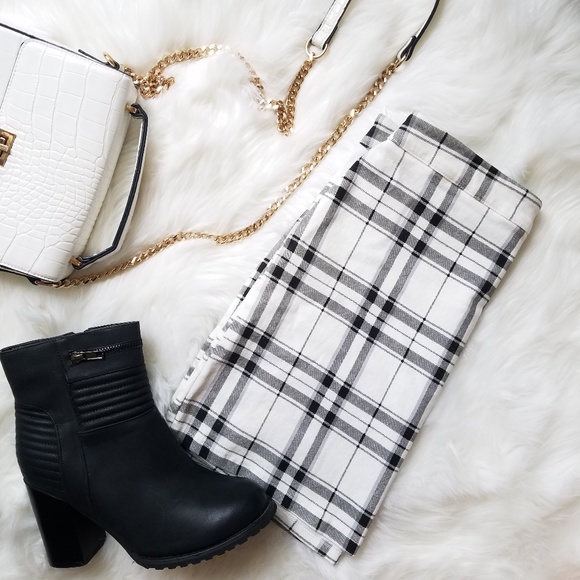 Forever 21 Dresses & Skirts - Black and white plaid skirt
